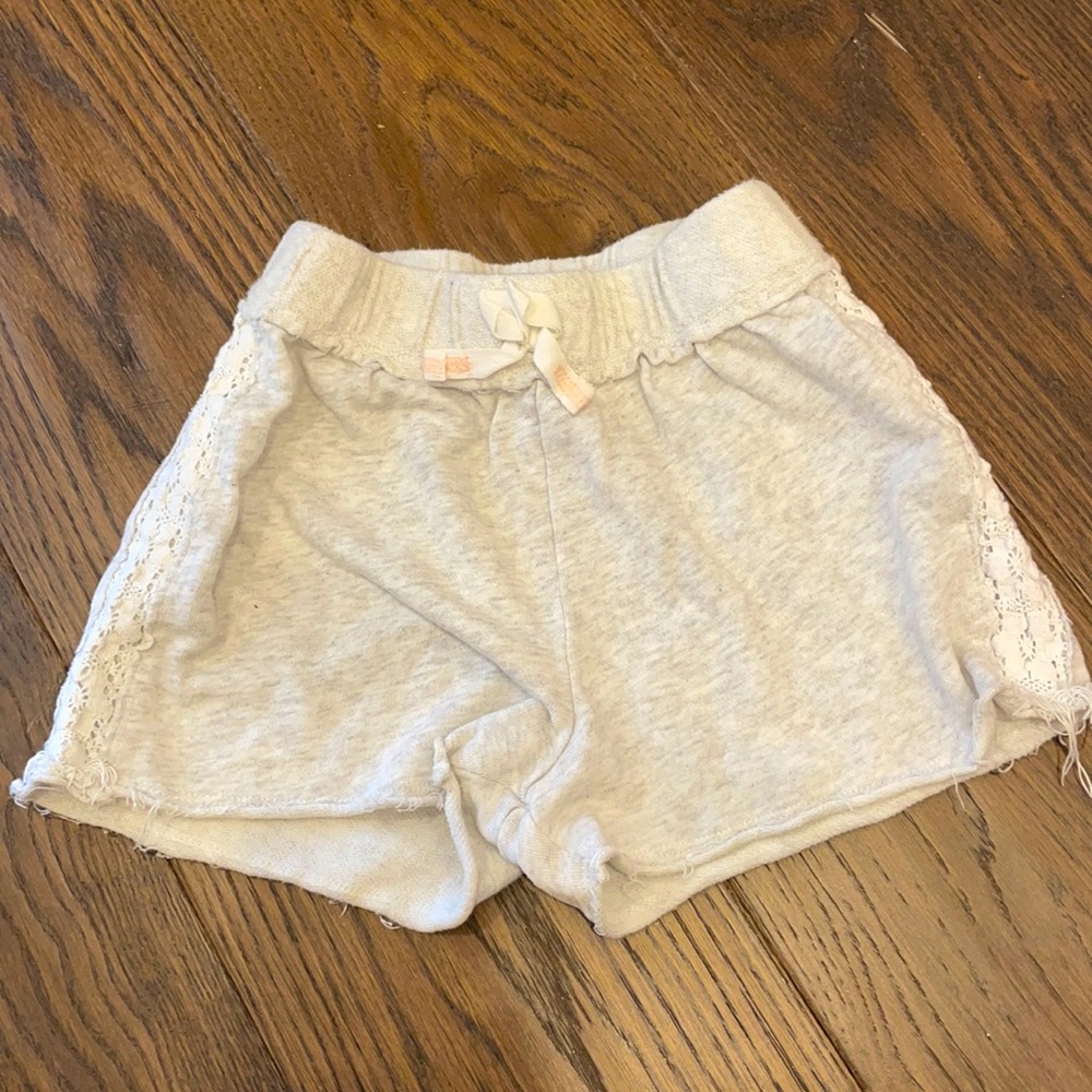 Lapel did girls shorts.